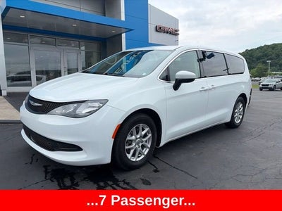 2022 Chrysler Voyager LX