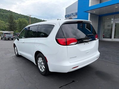 2022 Chrysler Voyager LX