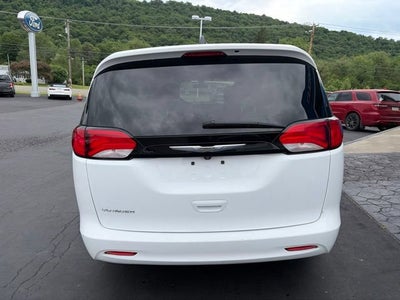 2022 Chrysler Voyager LX