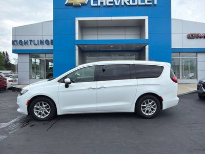 2022 Chrysler Voyager LX
