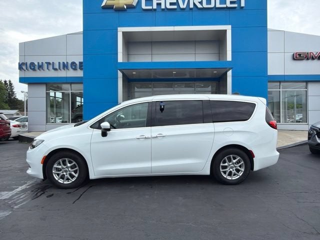 2022 Chrysler Voyager LX