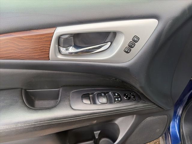 2017 Nissan Pathfinder Platinum